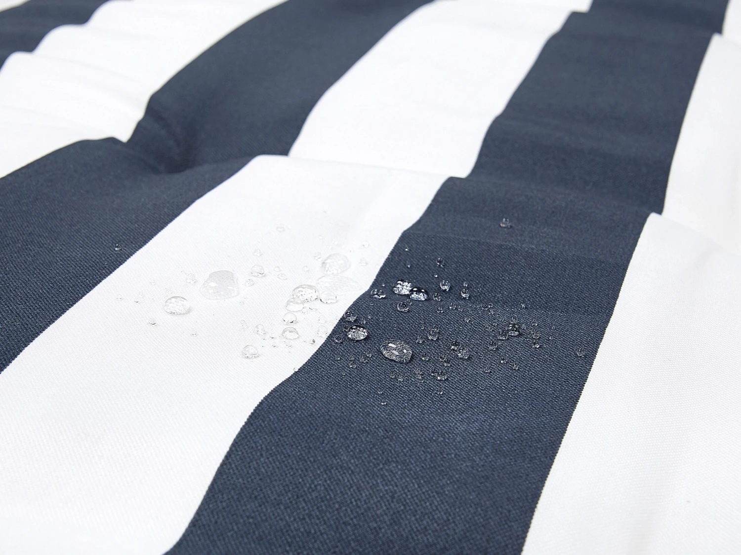 Aurinkotuolin Tyynyt Sinivalkoinen CESANA - Image 8