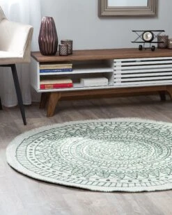 Ulkomatto Kaksipuolinen Vihreä/valkoinen ⌀ 140 Cm YALAK 19 Ulkomatto Kaksipuolinen Vihreä/valkoinen ⌀ 140 Cm YALAK -Koti Kaluste undef src sa picid 840682 type whitesh image